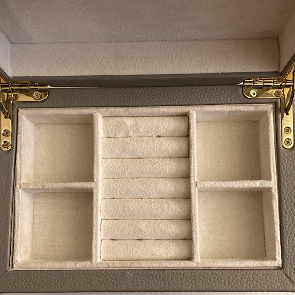 Pottery Barn Small Quinn Grey Leather Jewelry Box Foil Debossed Retired - Picture 13 of 13